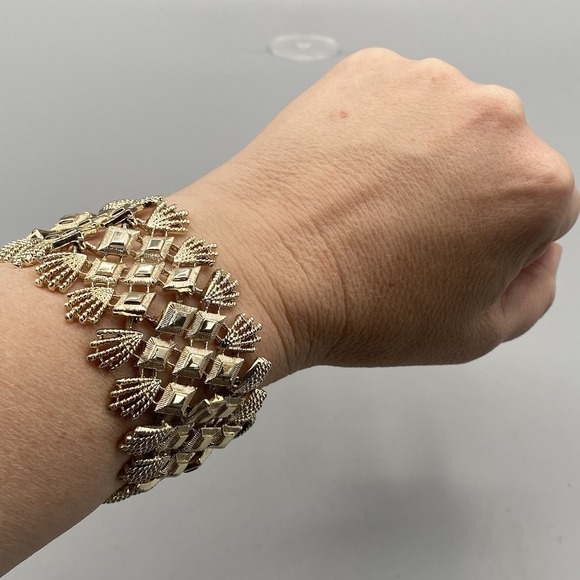 Vintage Wide Coro Pegasus Bracelet Gold Tone Fringe Edge 7.5in Panel Link Signed - Picture 2 of 7